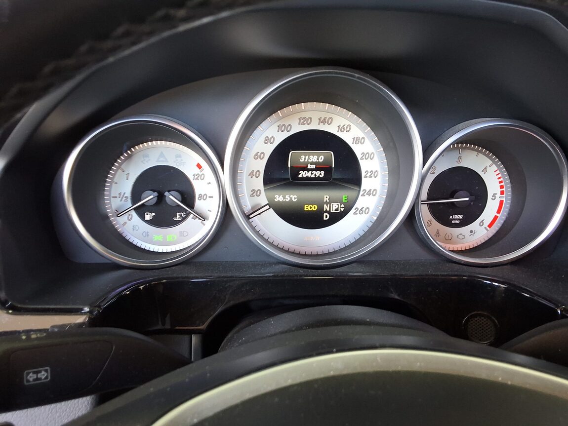 MERCEDES-BENZ E-CLASS (4TH GEN) E220 CDI AVANTGARDE 2014 - zdjęcie 9