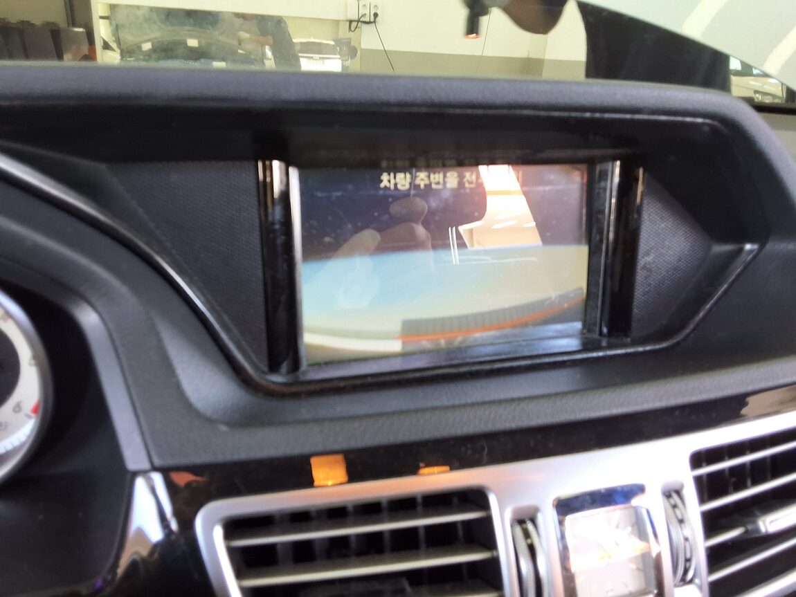 MERCEDES-BENZ E-CLASS (4TH GEN) E220 CDI AVANTGARDE 2014 - zdjęcie 18
