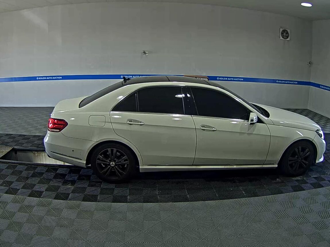 MERCEDES-BENZ E-CLASS (4TH GEN) E220 CDI AVANTGARDE 2014 - zdjęcie 4