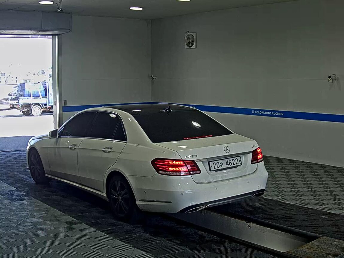MERCEDES-BENZ E-CLASS (4TH GEN) E220 CDI AVANTGARDE 2014 - zdjęcie 6