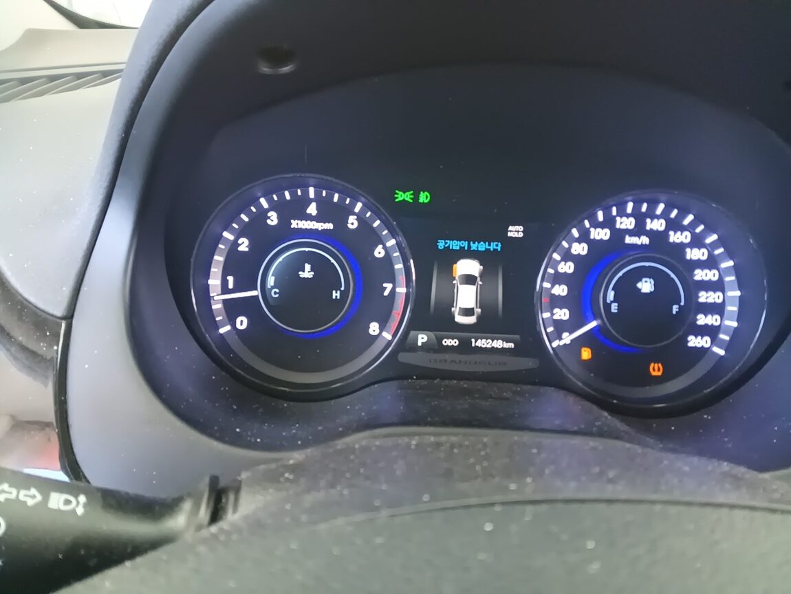 HYUNDAI GRANDEUR HG HG 240 MODERN 2014 - zdjęcie 9