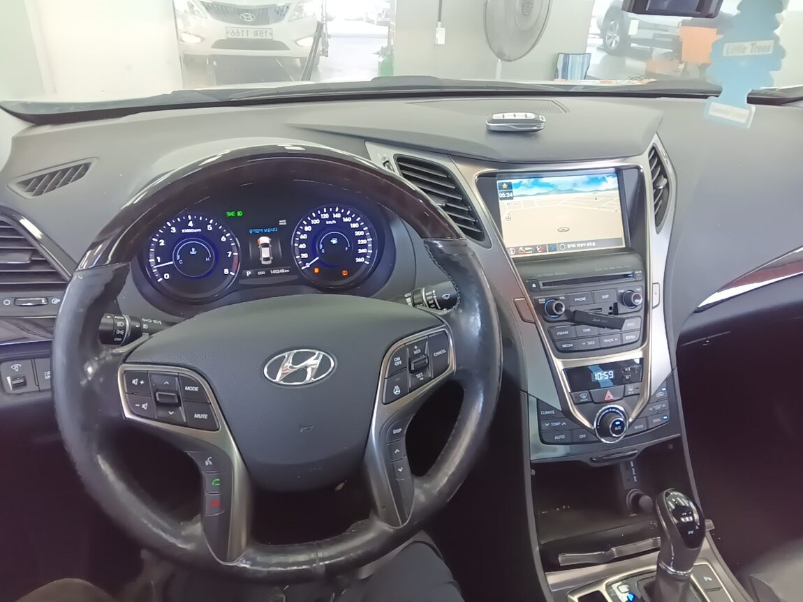HYUNDAI GRANDEUR HG HG 240 MODERN 2014 - zdjęcie 17