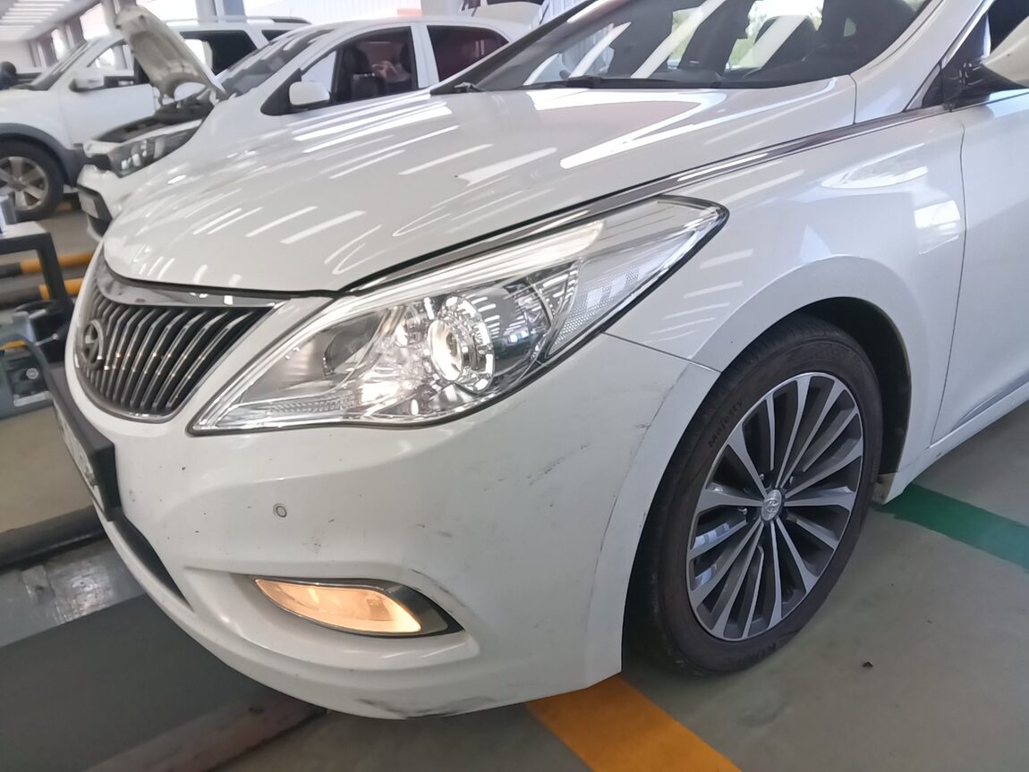 HYUNDAI GRANDEUR HG HG 240 MODERN 2014 - zdjęcie 31
