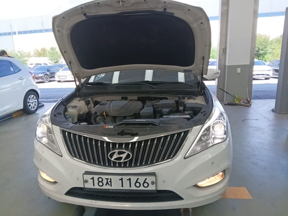 HYUNDAI GRANDEUR HG HG 240 MODERN 2014 - zdjęcie 20