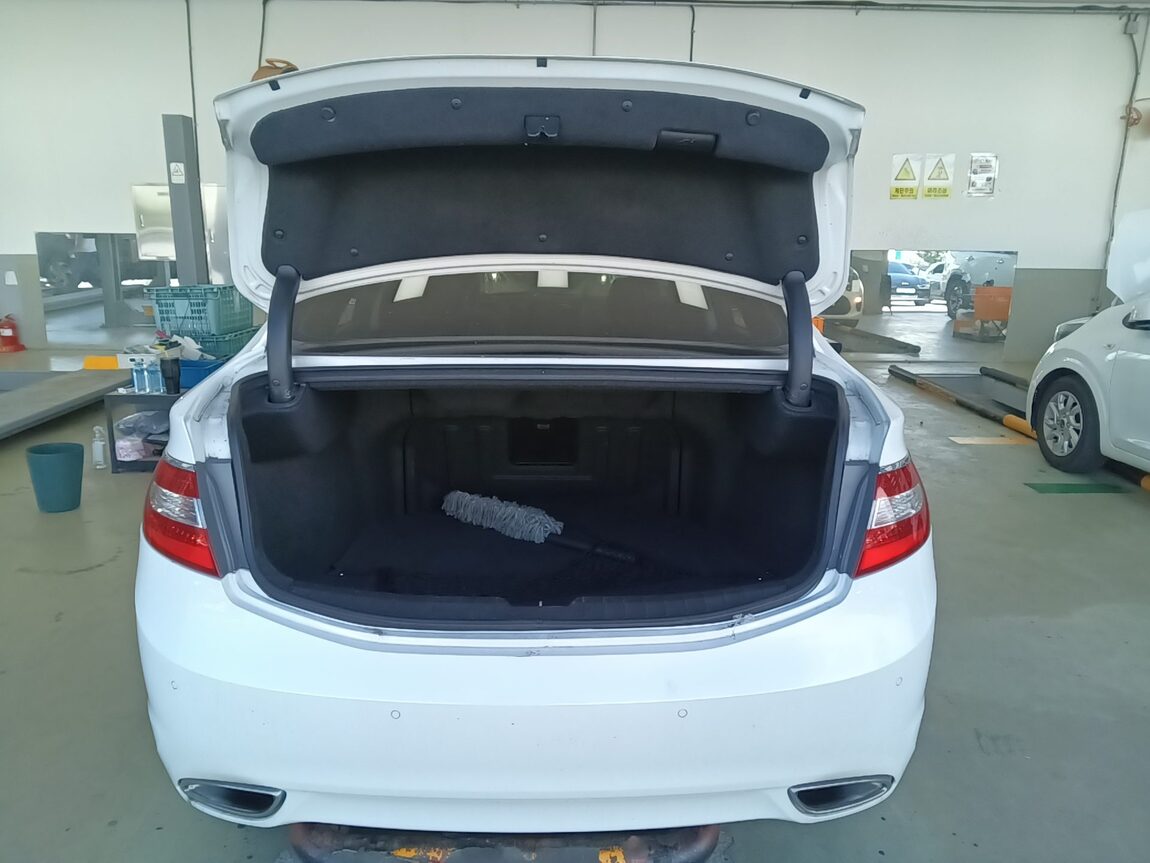 HYUNDAI GRANDEUR HG HG 240 MODERN 2014 - zdjęcie 15