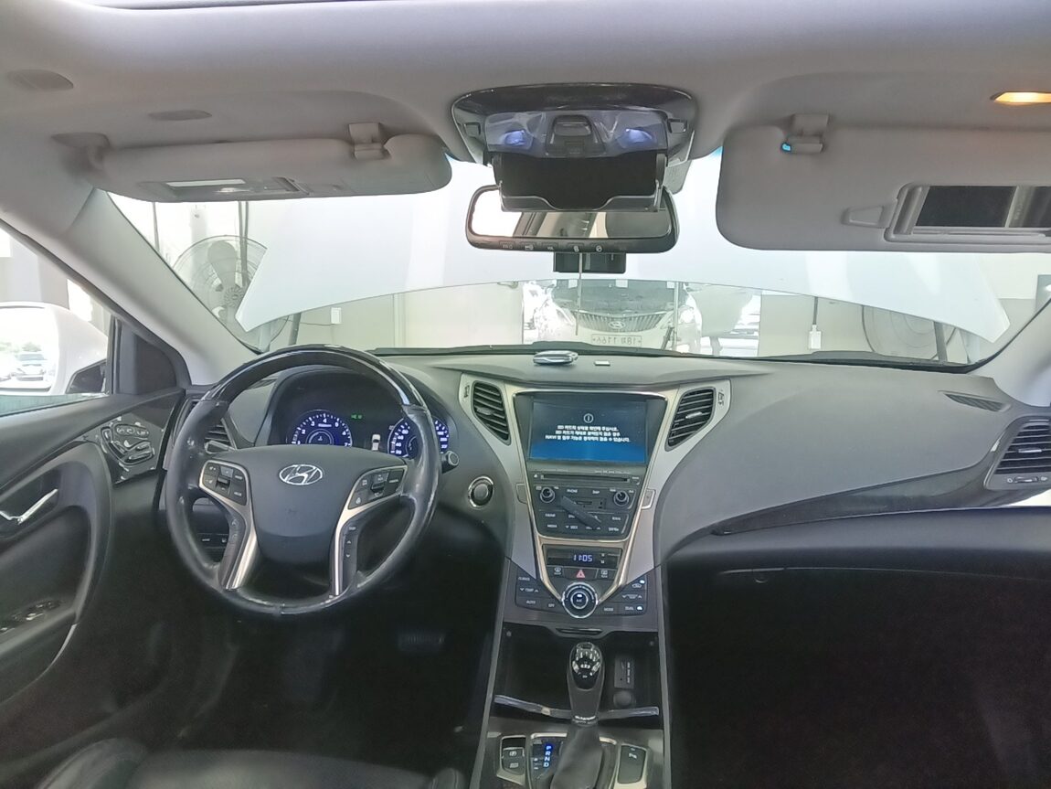 HYUNDAI GRANDEUR HG HG 240 MODERN 2014 - zdjęcie 21