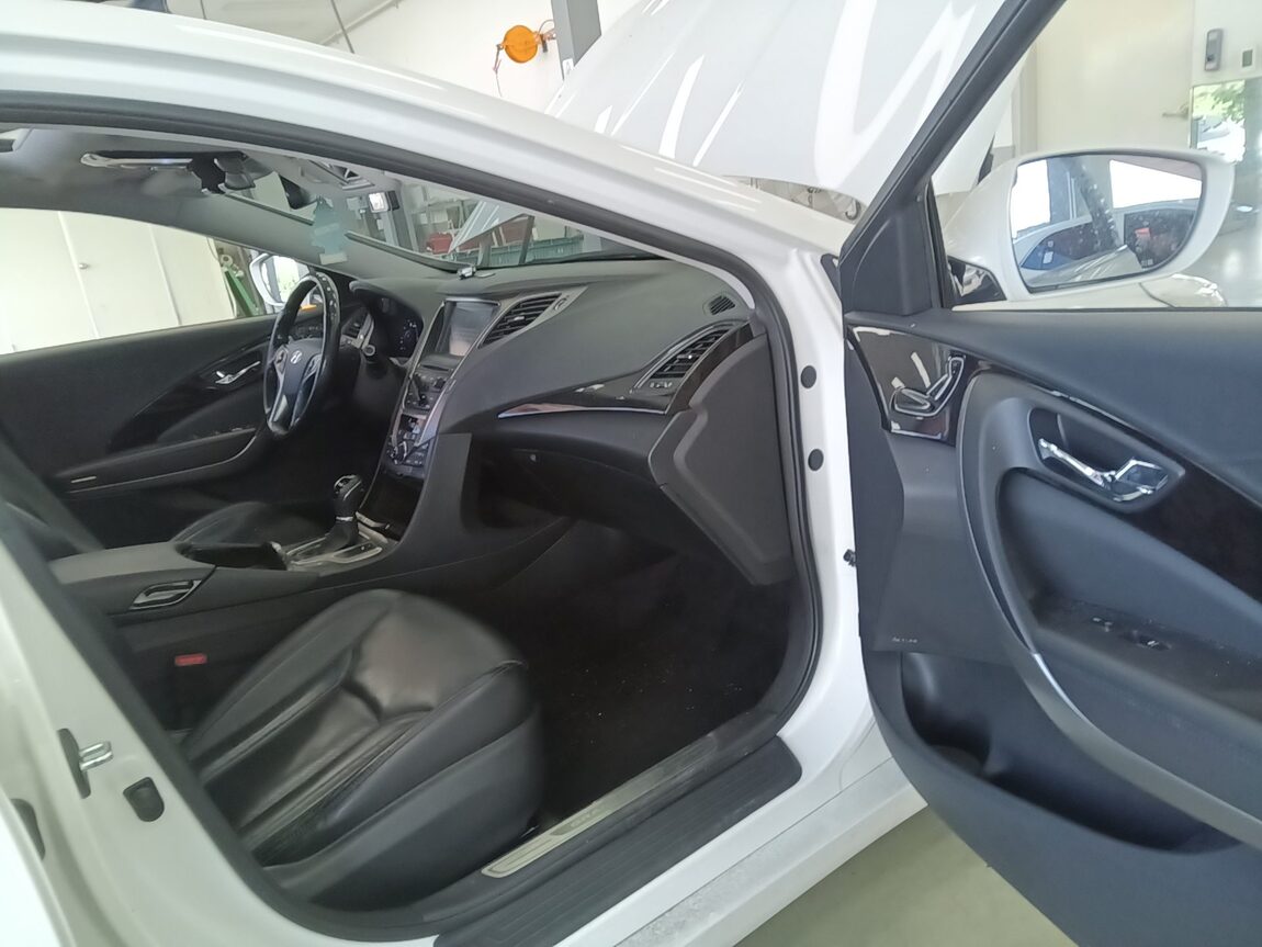 HYUNDAI GRANDEUR HG HG 240 MODERN 2014 - zdjęcie 14