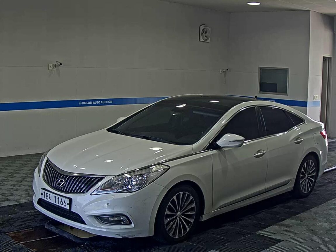 HYUNDAI GRANDEUR HG HG 240 MODERN 2014 - zdjęcie 2