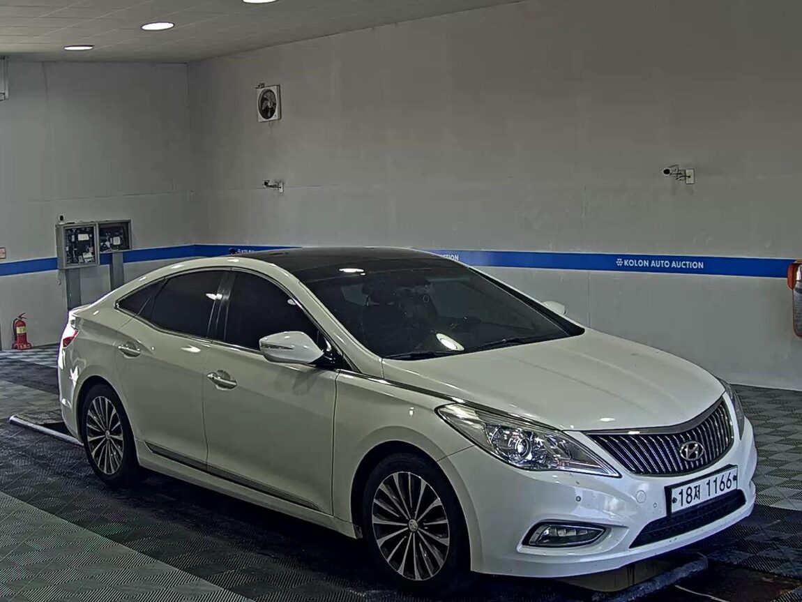 HYUNDAI GRANDEUR HG HG 240 MODERN 2014 - zdjęcie 3