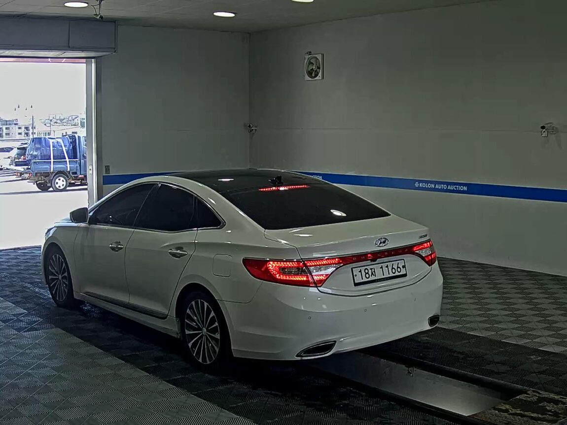 HYUNDAI GRANDEUR HG HG 240 MODERN 2014 - zdjęcie 6