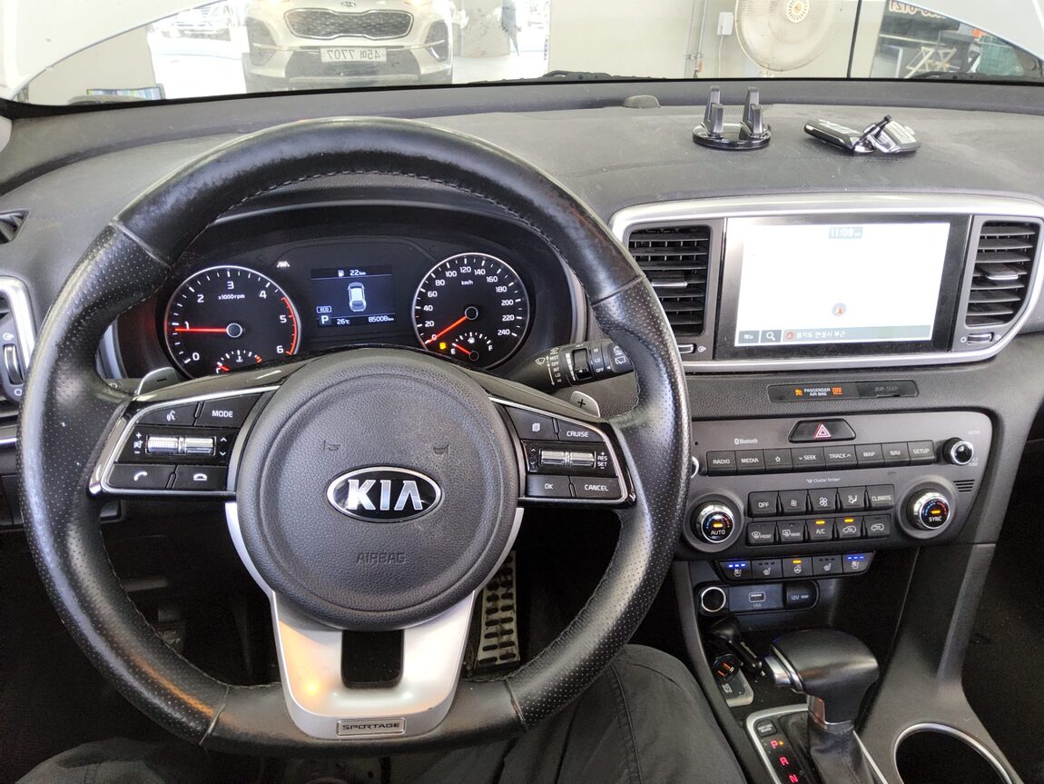 KIA SPORTAGE THE BOLD R2.0 DIESEL 2WD PRESTIGE 2019 - zdjęcie 17