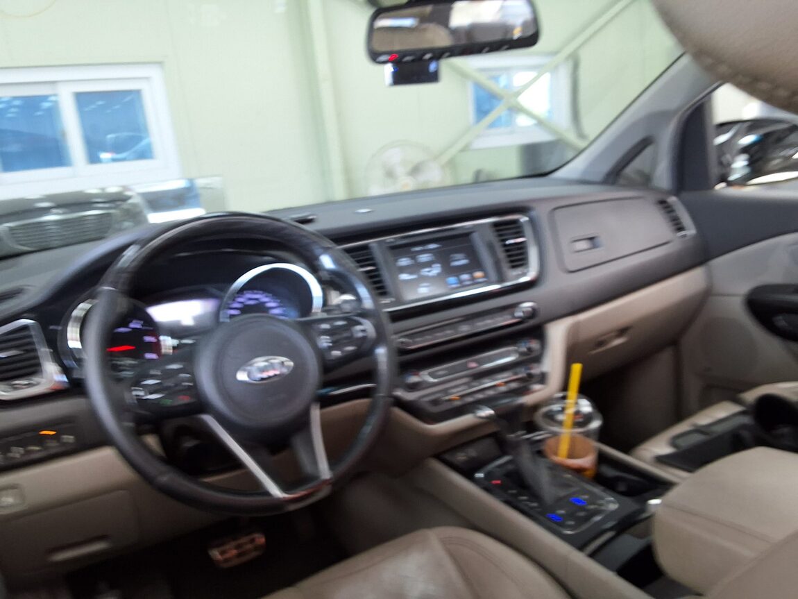 KIA ALL NEW CARNIVAL 7-SEATER LIMOUSINE DIESEL PRESIDENT 2017 - zdjęcie 12