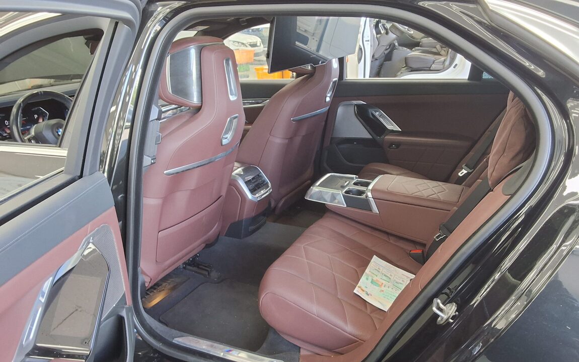 BMW 7 SERIES (7TH GEN) 740i xDRIVE M SPORT 2024 - zdjęcie 12