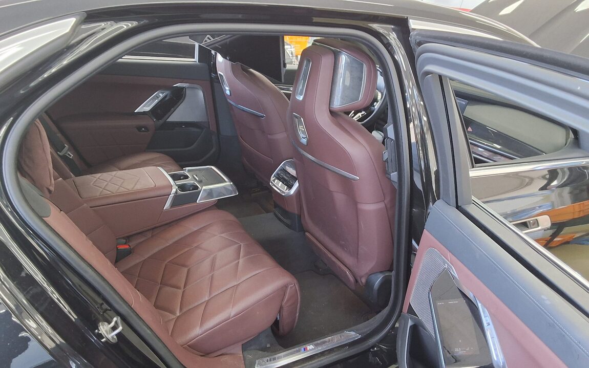 BMW 7 SERIES (7TH GEN) 740i xDRIVE M SPORT 2024 - zdjęcie 13