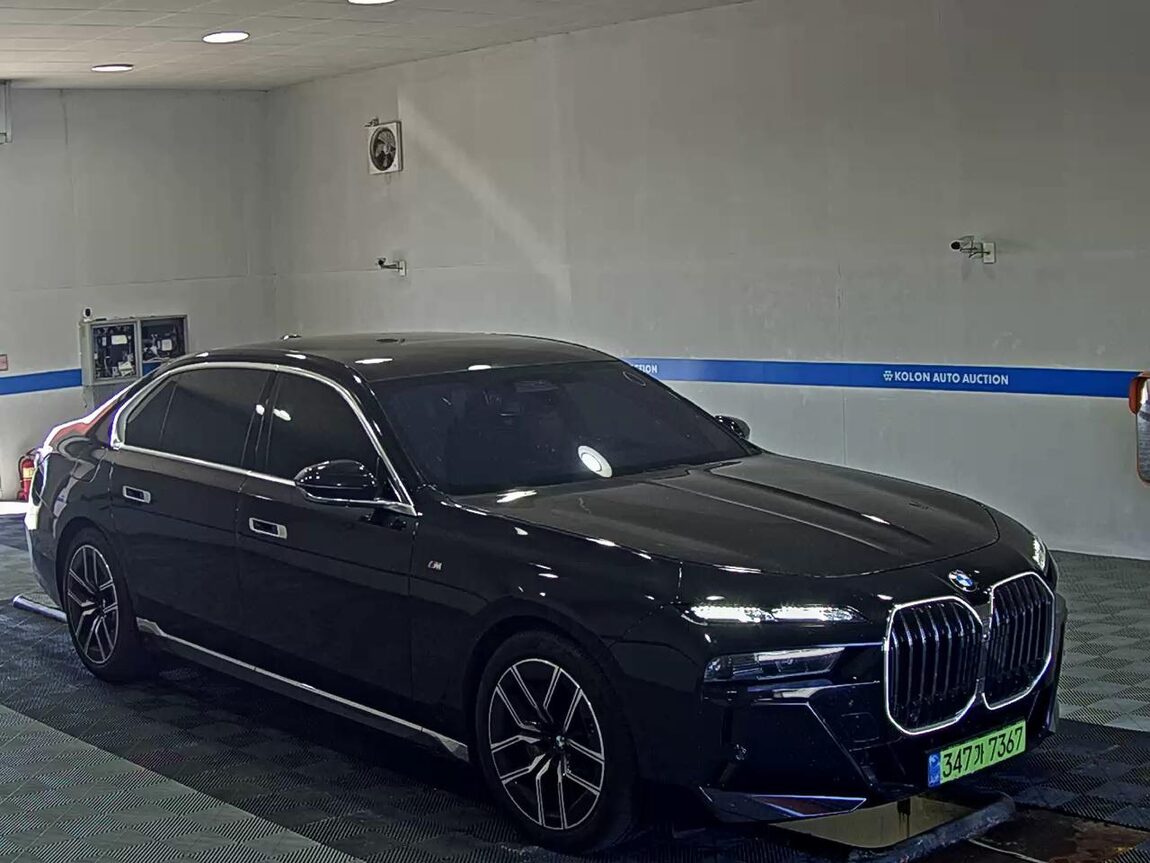 BMW 7 SERIES (7TH GEN) 740i xDRIVE M SPORT 2024 - zdjęcie 3