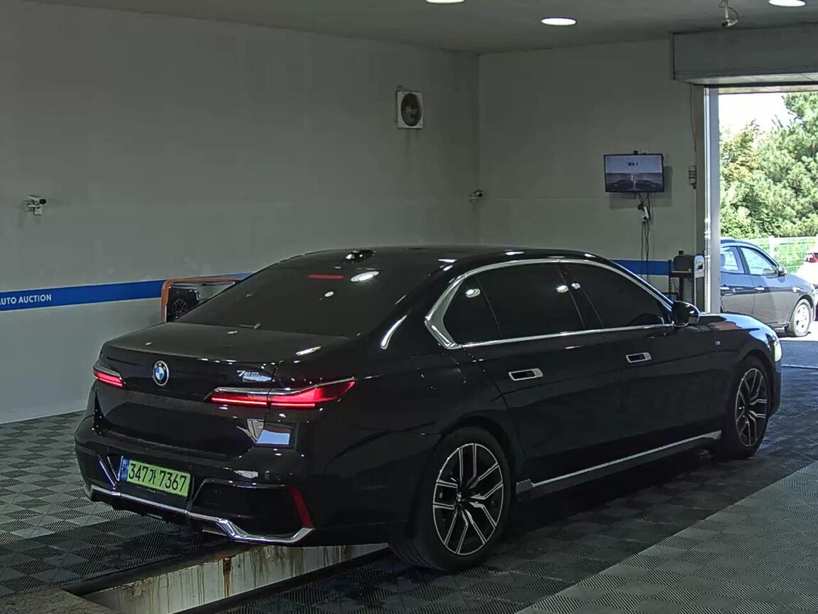 BMW 7 SERIES (7TH GEN) 740i xDRIVE M SPORT 2024 - zdjęcie 5