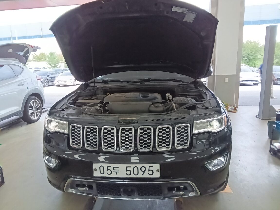 JEEP GRAND CHEROKEE (WK2) 3.6 V6 OVERLAND 2019 - zdjęcie 18