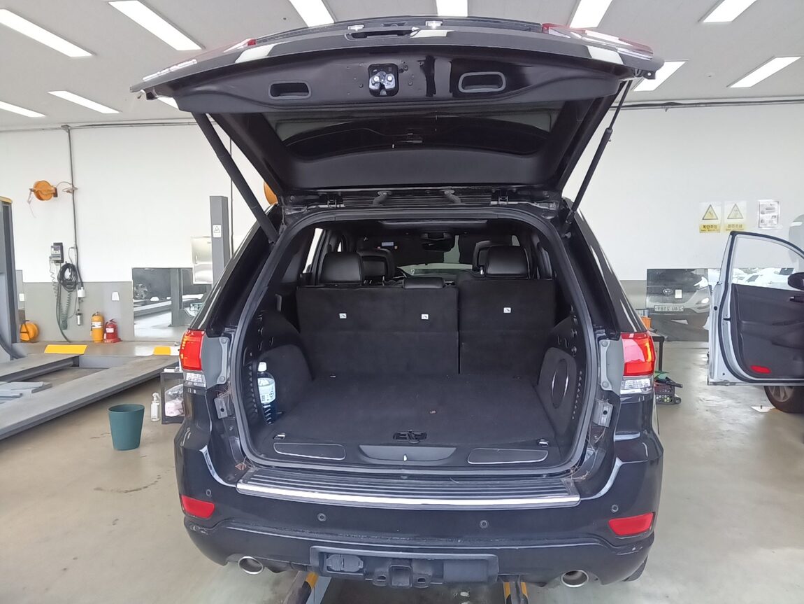 JEEP GRAND CHEROKEE (WK2) 3.6 V6 OVERLAND 2019 - zdjęcie 15