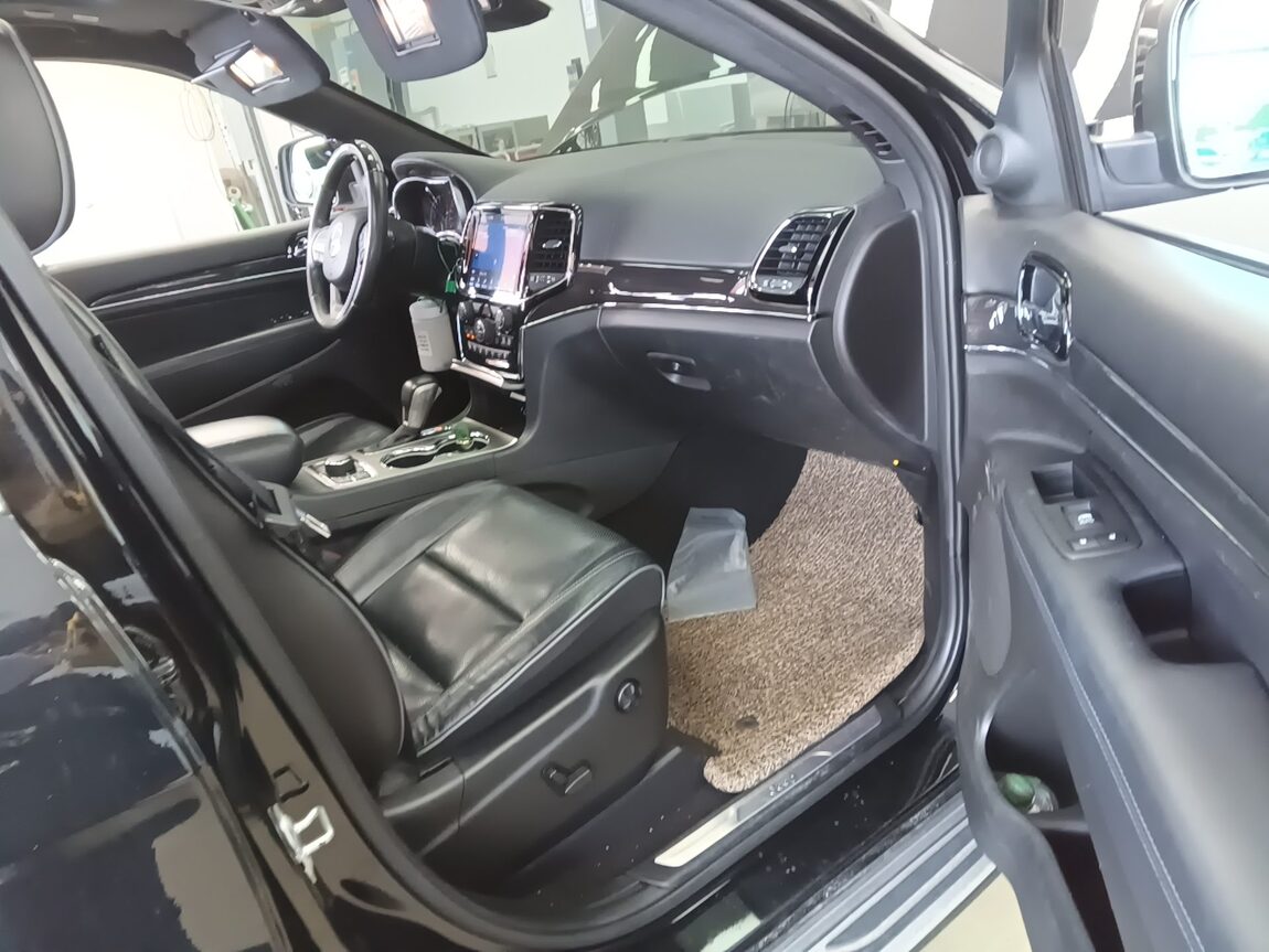 JEEP GRAND CHEROKEE (WK2) 3.6 V6 OVERLAND 2019 - zdjęcie 14
