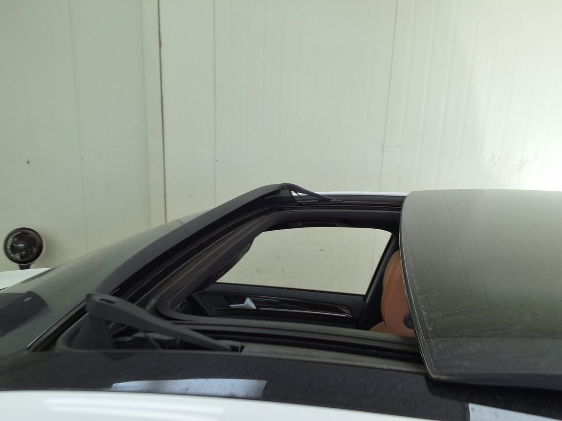 VOLKSWAGEN GOLF (7TH GEN) 2.0 TDI 40TH ANNIVERSARY EDITION 2015 - zdjęcie 26