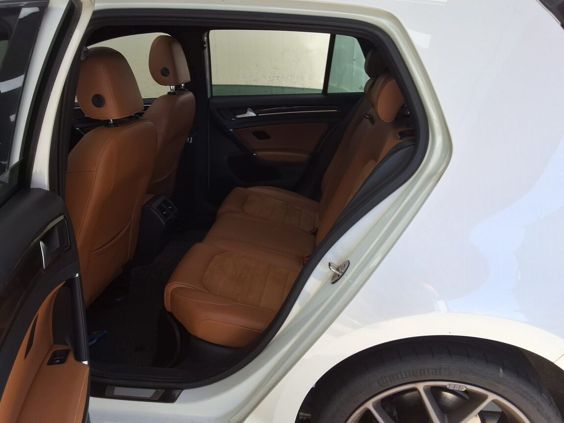 VOLKSWAGEN GOLF (7TH GEN) 2.0 TDI 40TH ANNIVERSARY EDITION 2015 - zdjęcie 13
