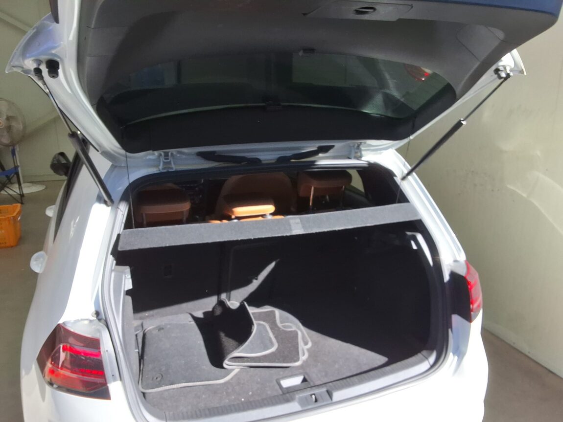 VOLKSWAGEN GOLF (7TH GEN) 2.0 TDI 40TH ANNIVERSARY EDITION 2015 - zdjęcie 16