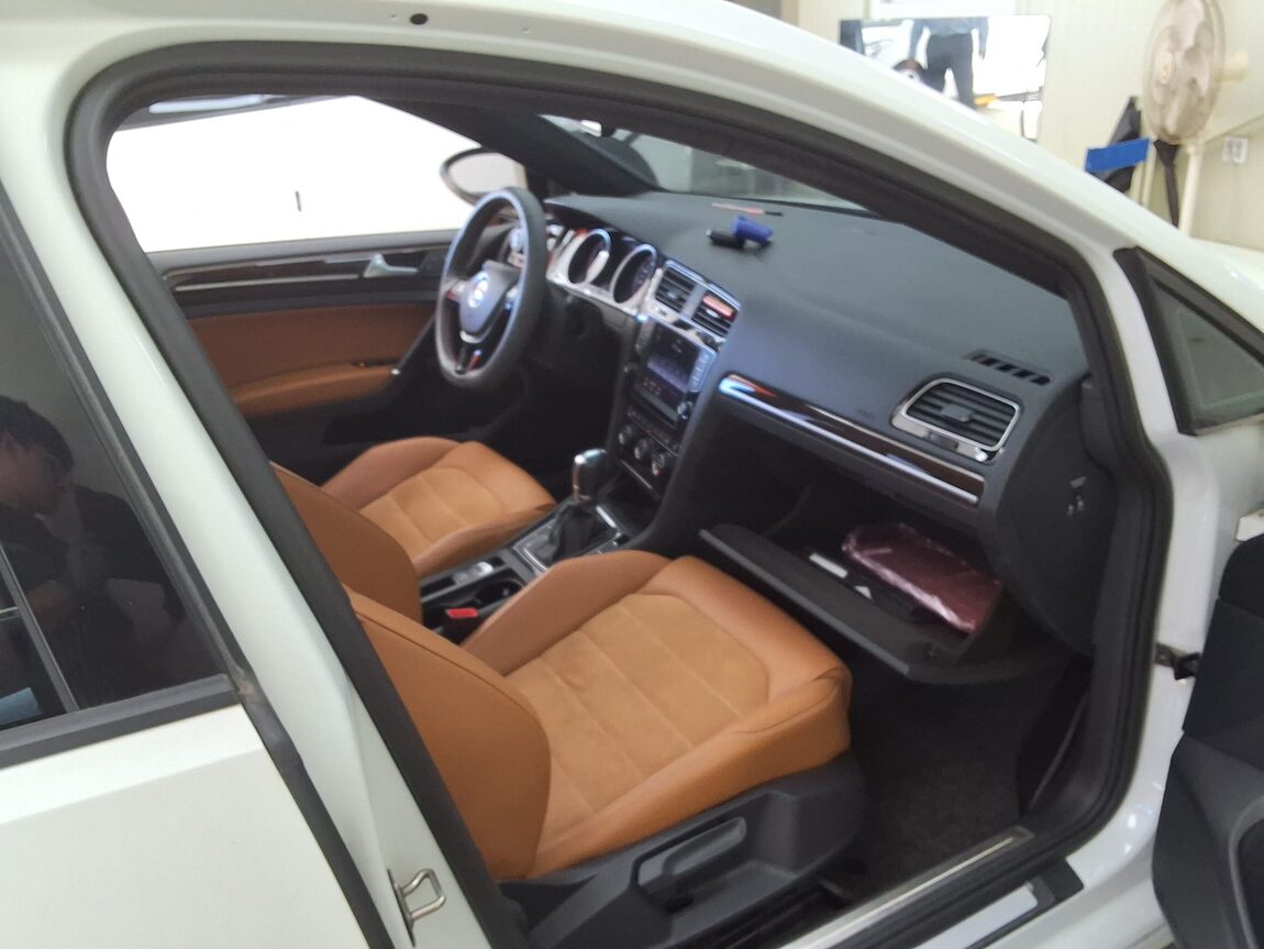 VOLKSWAGEN GOLF (7TH GEN) 2.0 TDI 40TH ANNIVERSARY EDITION 2015 - zdjęcie 15
