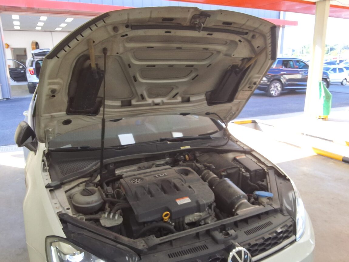 VOLKSWAGEN GOLF (7TH GEN) 2.0 TDI 40TH ANNIVERSARY EDITION 2015 - zdjęcie 18