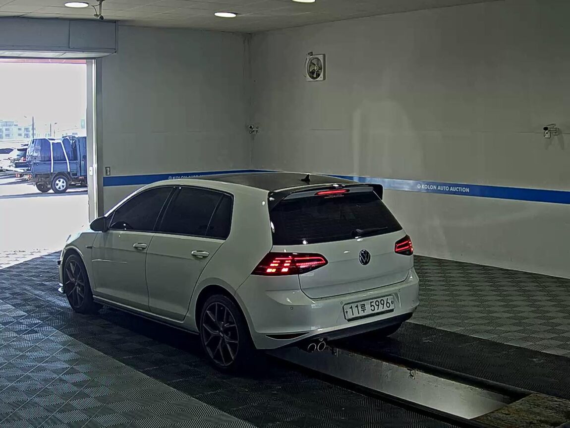 VOLKSWAGEN GOLF (7TH GEN) 2.0 TDI 40TH ANNIVERSARY EDITION 2015 - zdjęcie 6