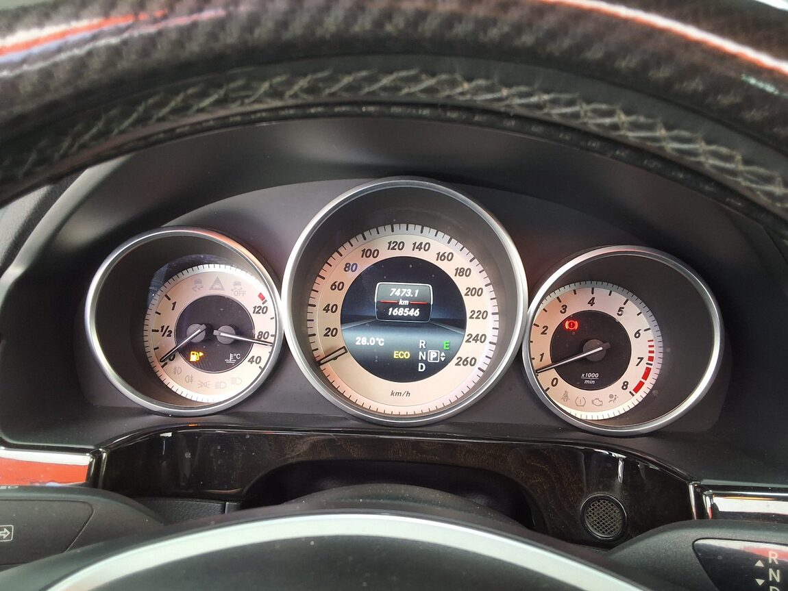 MERCEDES-BENZ E-CLASS (4TH GEN) E300 4MATIC AVANTGARDE 2014 - zdjęcie 10