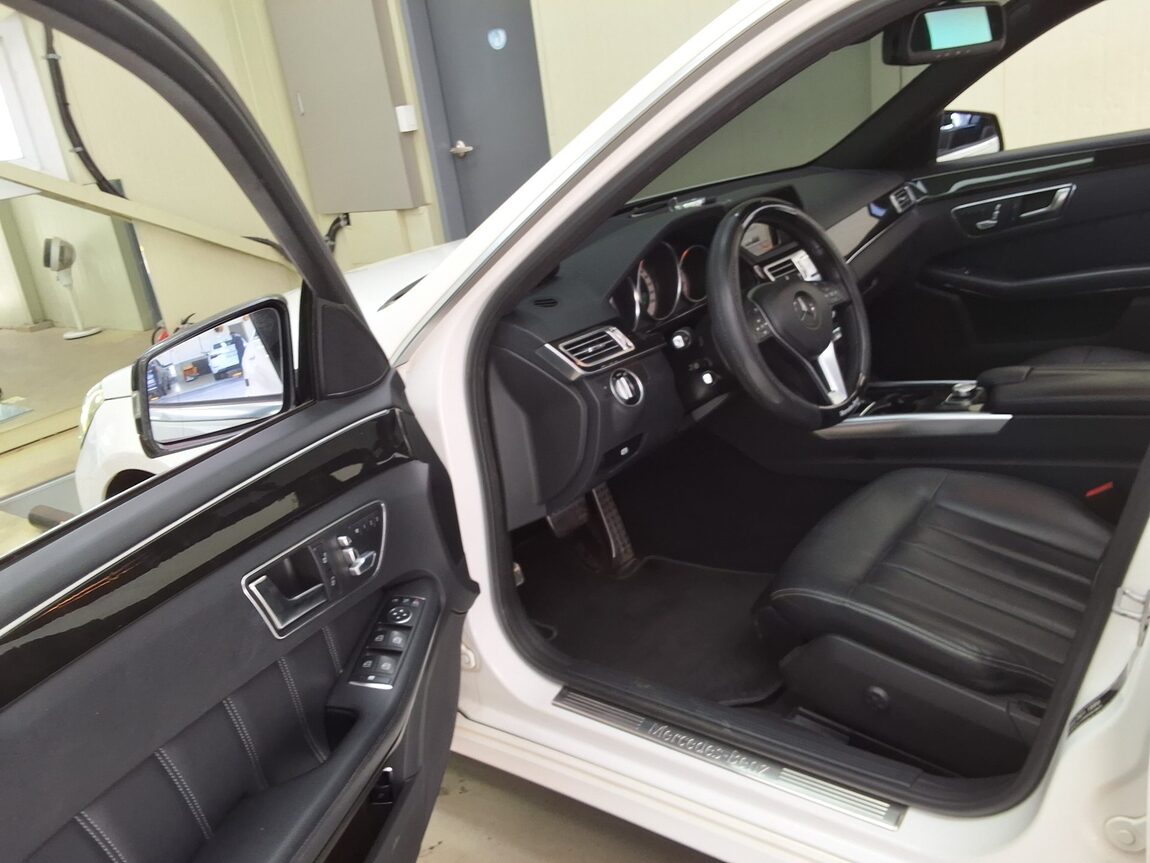 MERCEDES-BENZ E-CLASS (4TH GEN) E300 4MATIC AVANTGARDE 2014 - zdjęcie 11