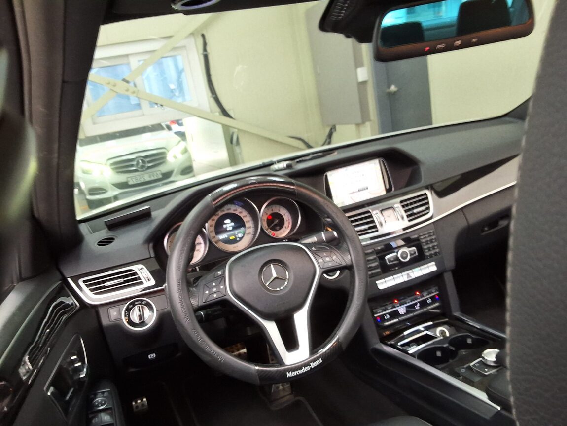 MERCEDES-BENZ E-CLASS (4TH GEN) E300 4MATIC AVANTGARDE 2014 - zdjęcie 12