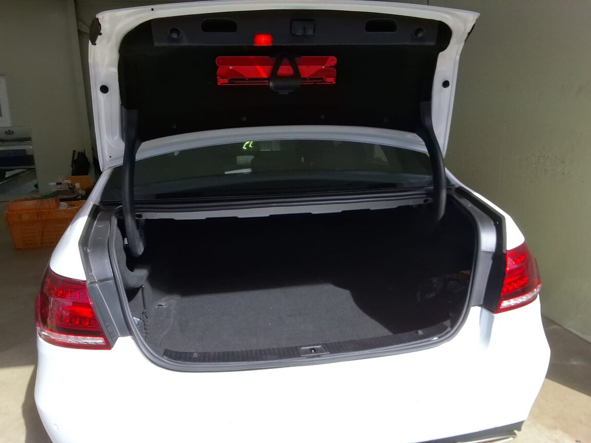 MERCEDES-BENZ E-CLASS (4TH GEN) E300 4MATIC AVANTGARDE 2014 - zdjęcie 16