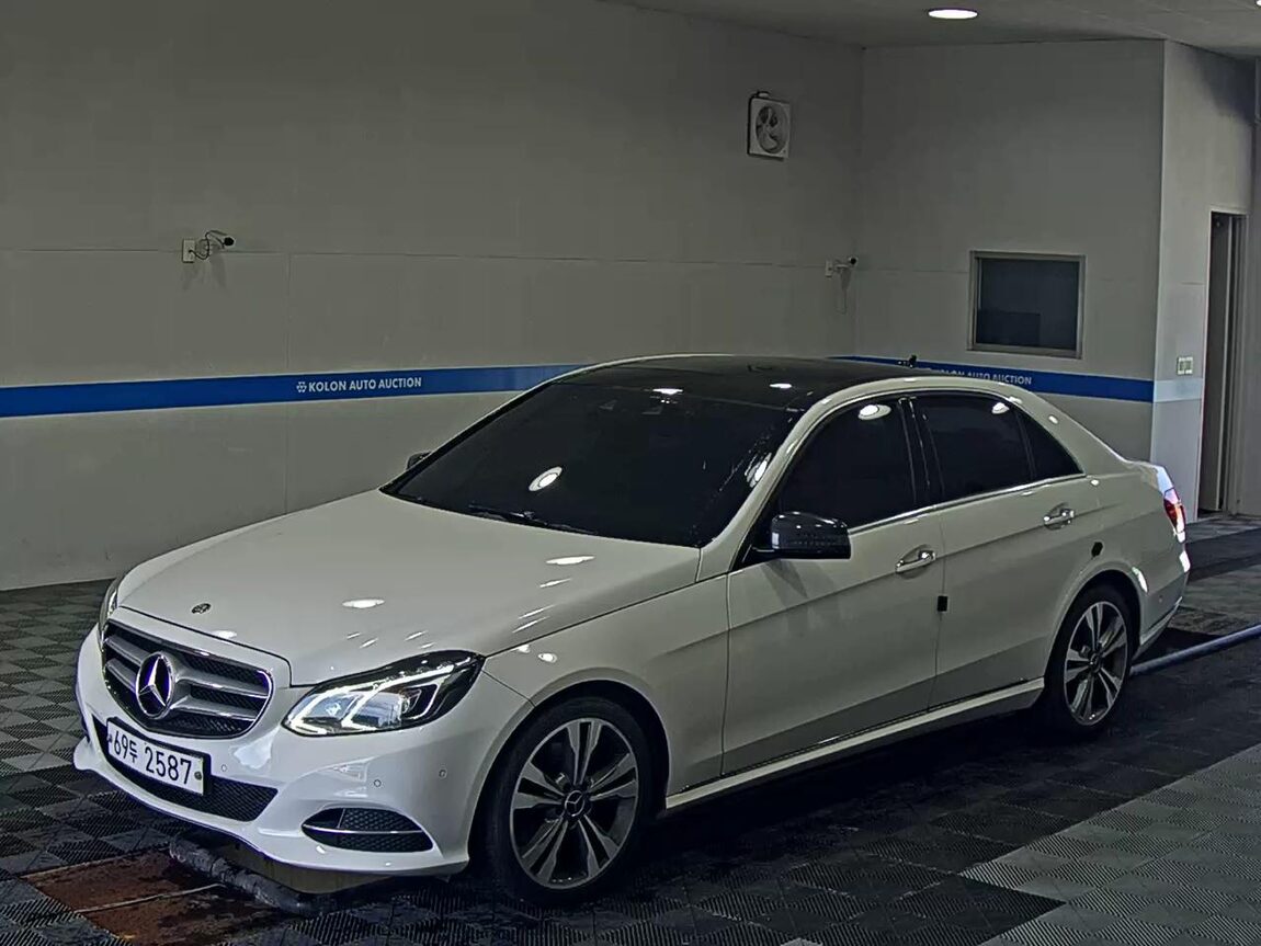 MERCEDES-BENZ E-CLASS (4TH GEN) E300 4MATIC AVANTGARDE 2014 - zdjęcie 2