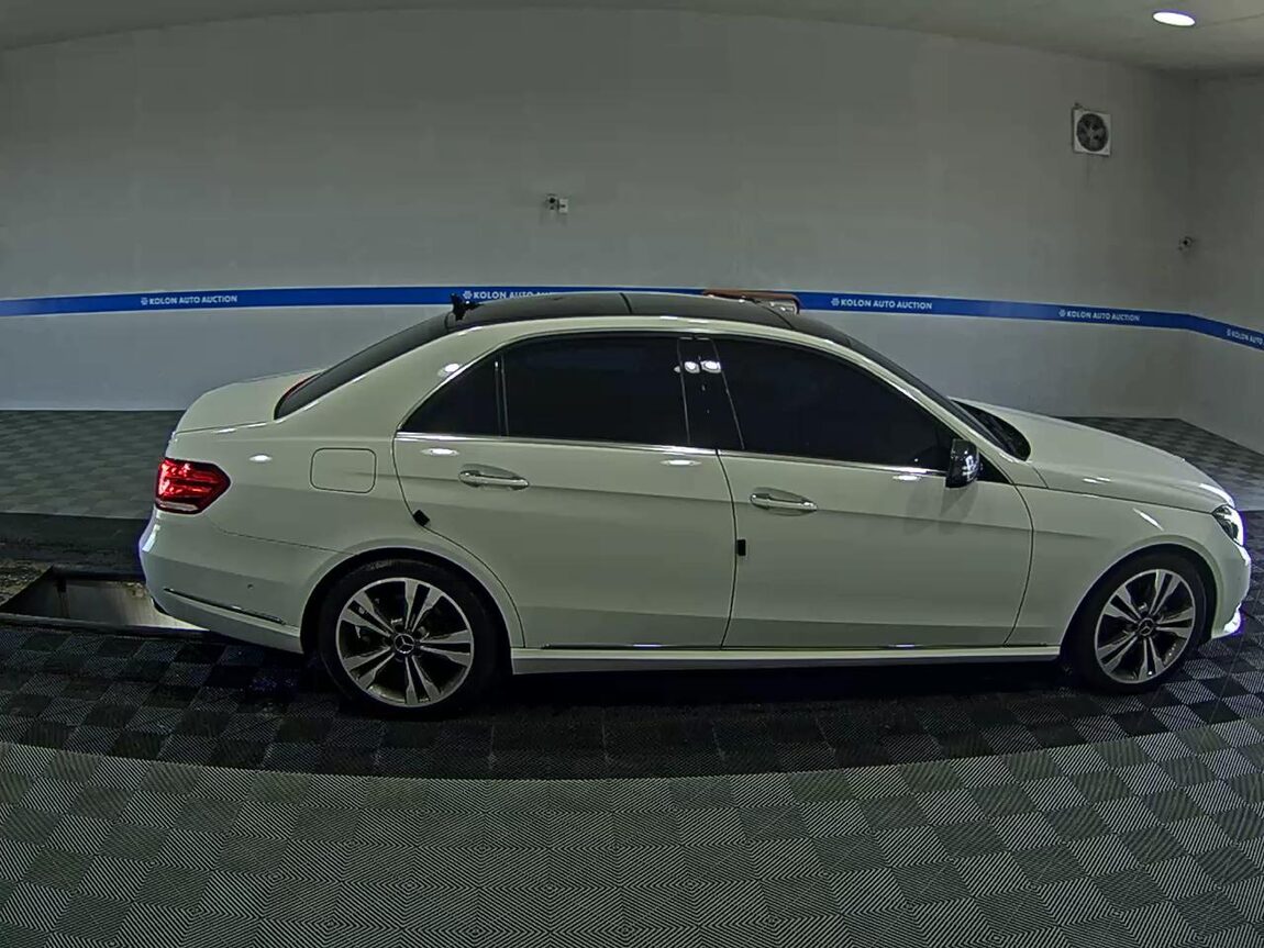 MERCEDES-BENZ E-CLASS (4TH GEN) E300 4MATIC AVANTGARDE 2014 - zdjęcie 4