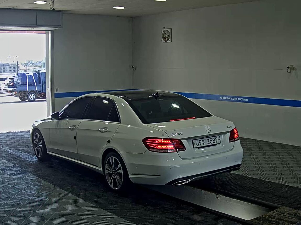 MERCEDES-BENZ E-CLASS (4TH GEN) E300 4MATIC AVANTGARDE 2014 - zdjęcie 6