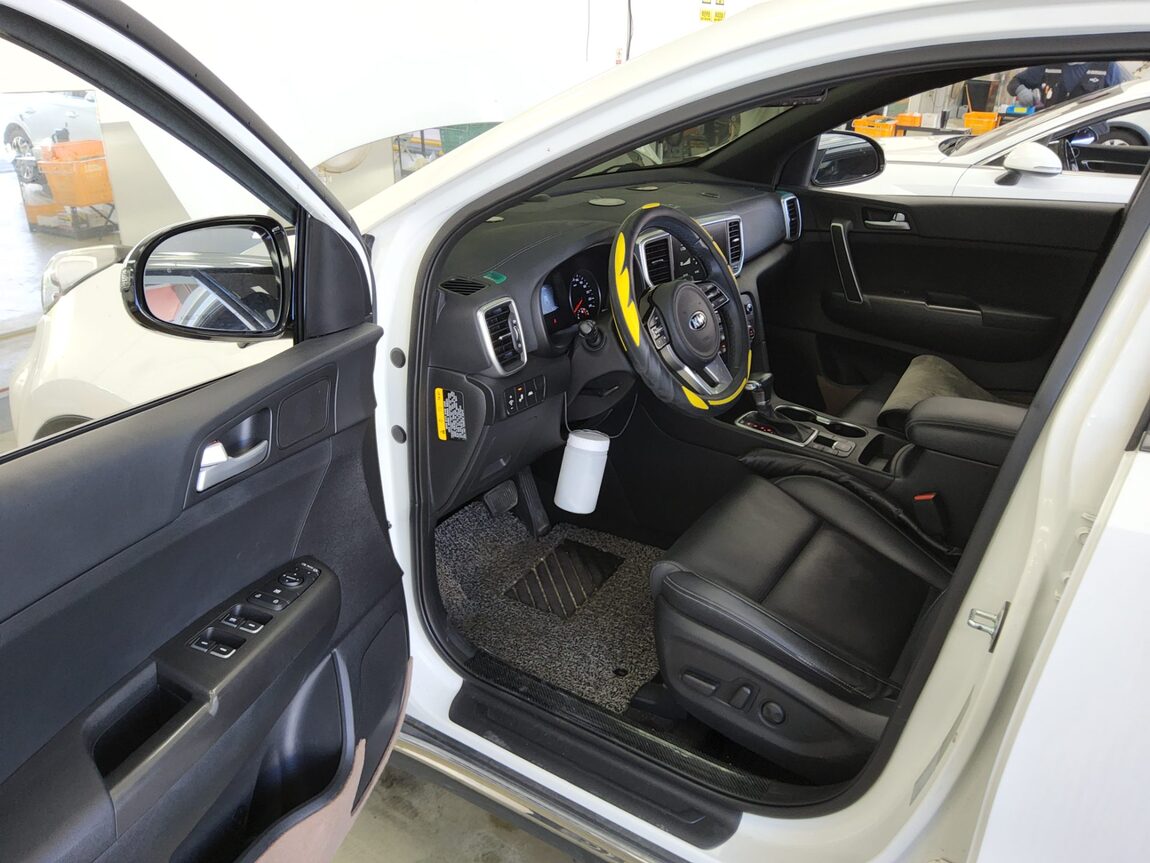KIA SPORTAGE THE BOLD 2.0 GASOLINE PRESTIGE 2020 - zdjęcie 10
