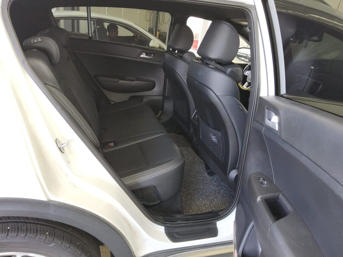 KIA SPORTAGE THE BOLD 2.0 GASOLINE PRESTIGE 2020 - zdjęcie 13