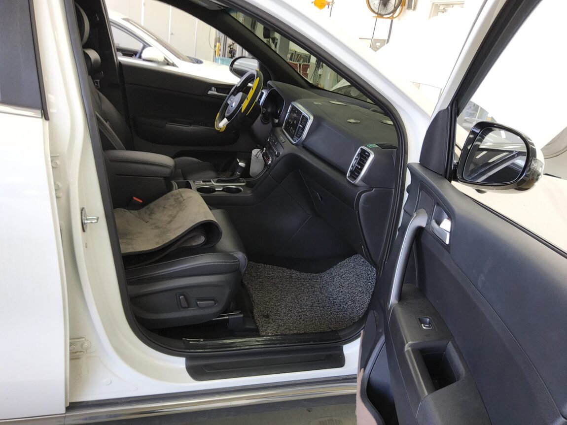 KIA SPORTAGE THE BOLD 2.0 GASOLINE PRESTIGE 2020 - zdjęcie 14
