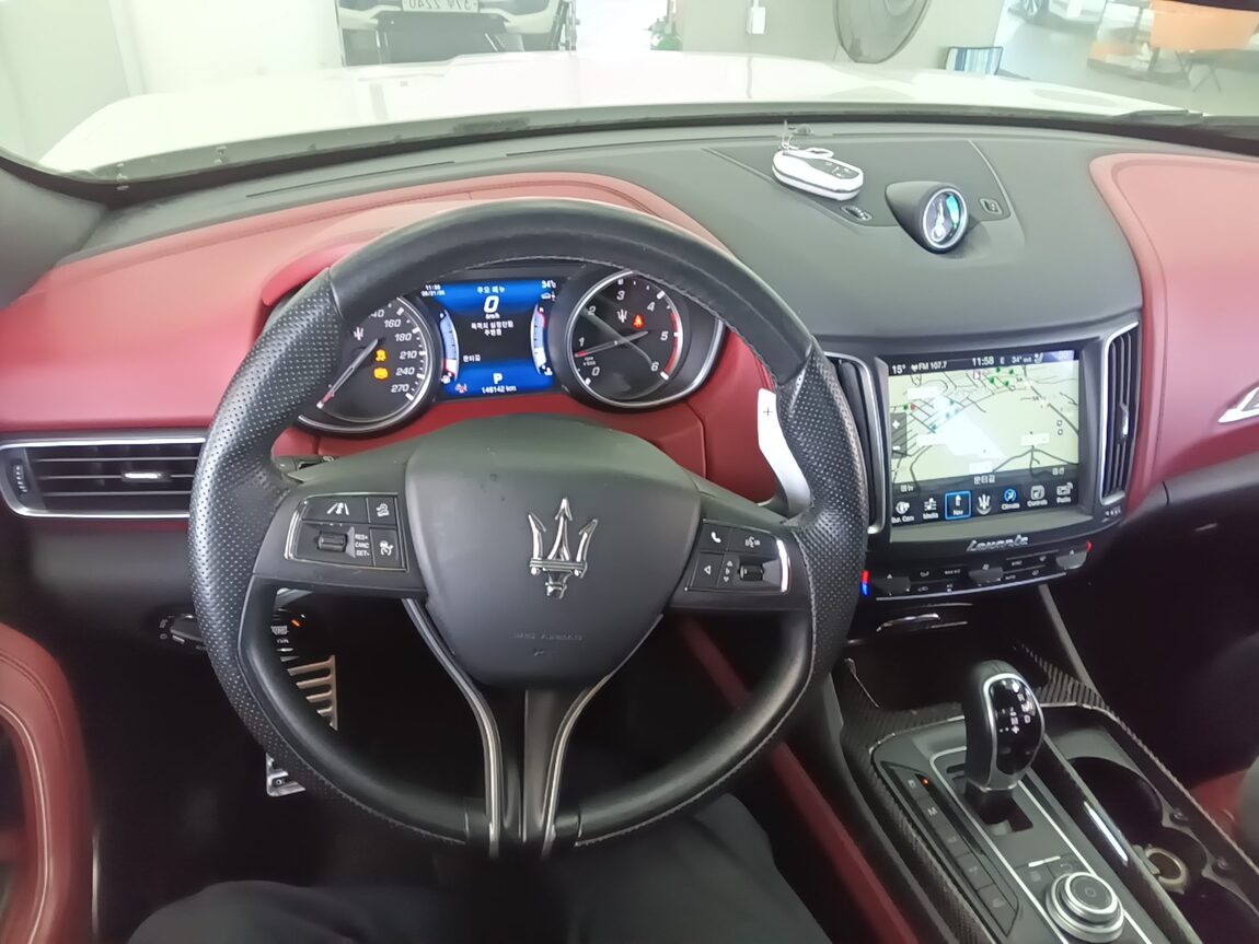 MASERATI LEVANTE 3.0 DIESEL 2017 - zdjęcie 17