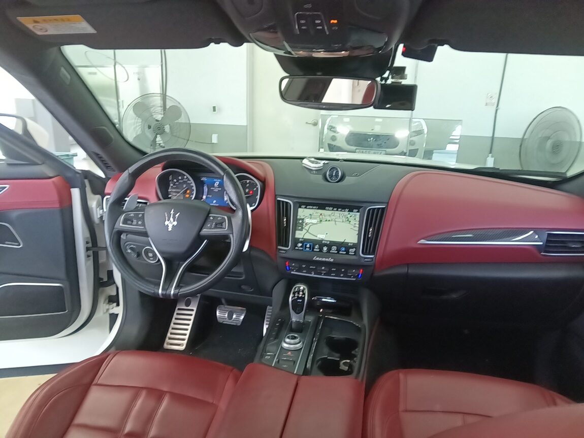 MASERATI LEVANTE 3.0 DIESEL 2017 - zdjęcie 19