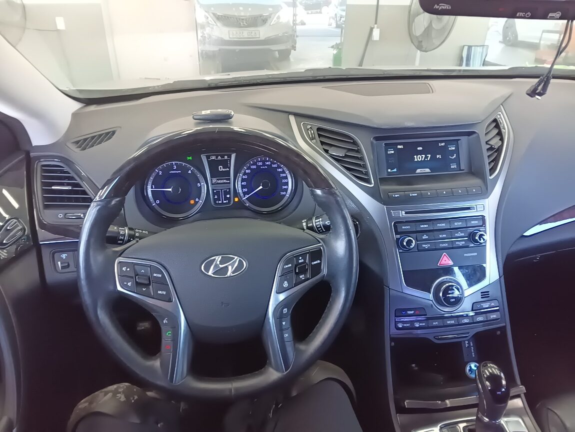 HYUNDAI GRANDEUR HG DIESEL HG 220 MODERN 2016 - zdjęcie 17