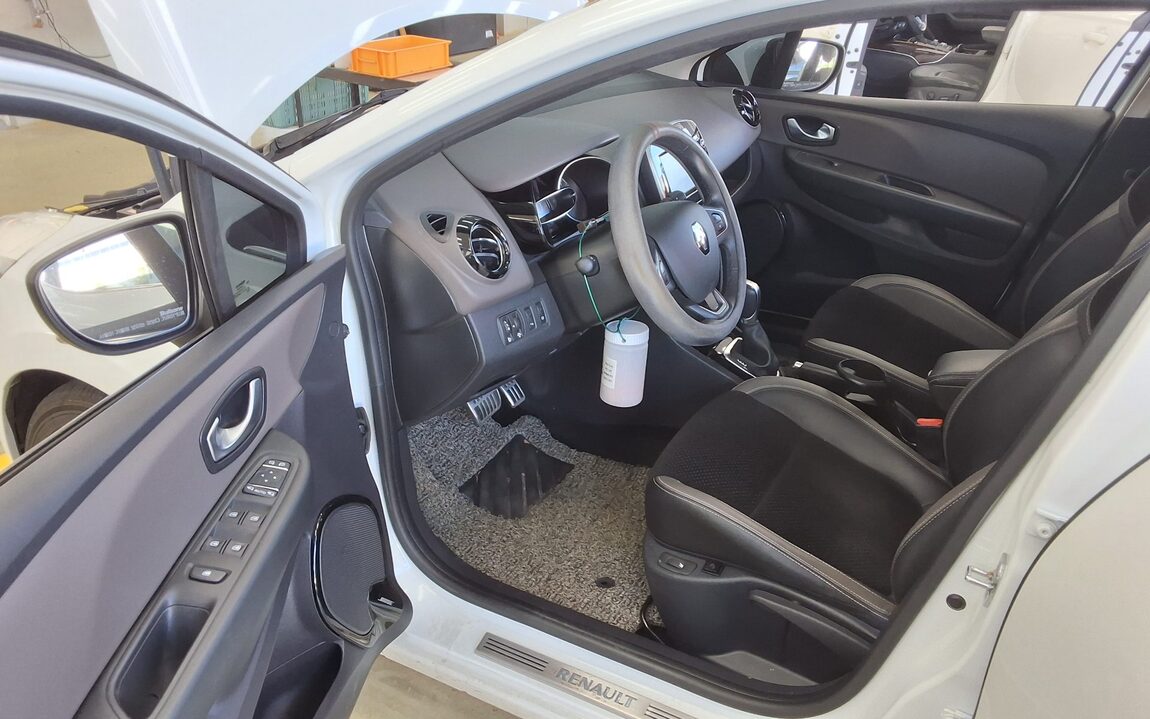 RENAULT (SAMSUNG) CLIO 1.5 DIESEL INTENSE 2018 - zdjęcie 10
