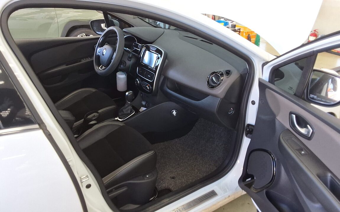 RENAULT (SAMSUNG) CLIO 1.5 DIESEL INTENSE 2018 - zdjęcie 14
