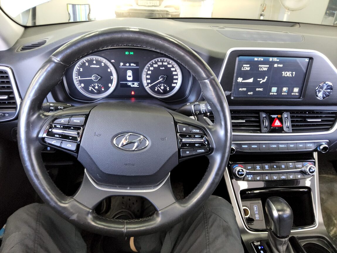 HYUNDAI GRANDEUR IG 2.4 GDi PREMIUM 2019 - zdjęcie 17