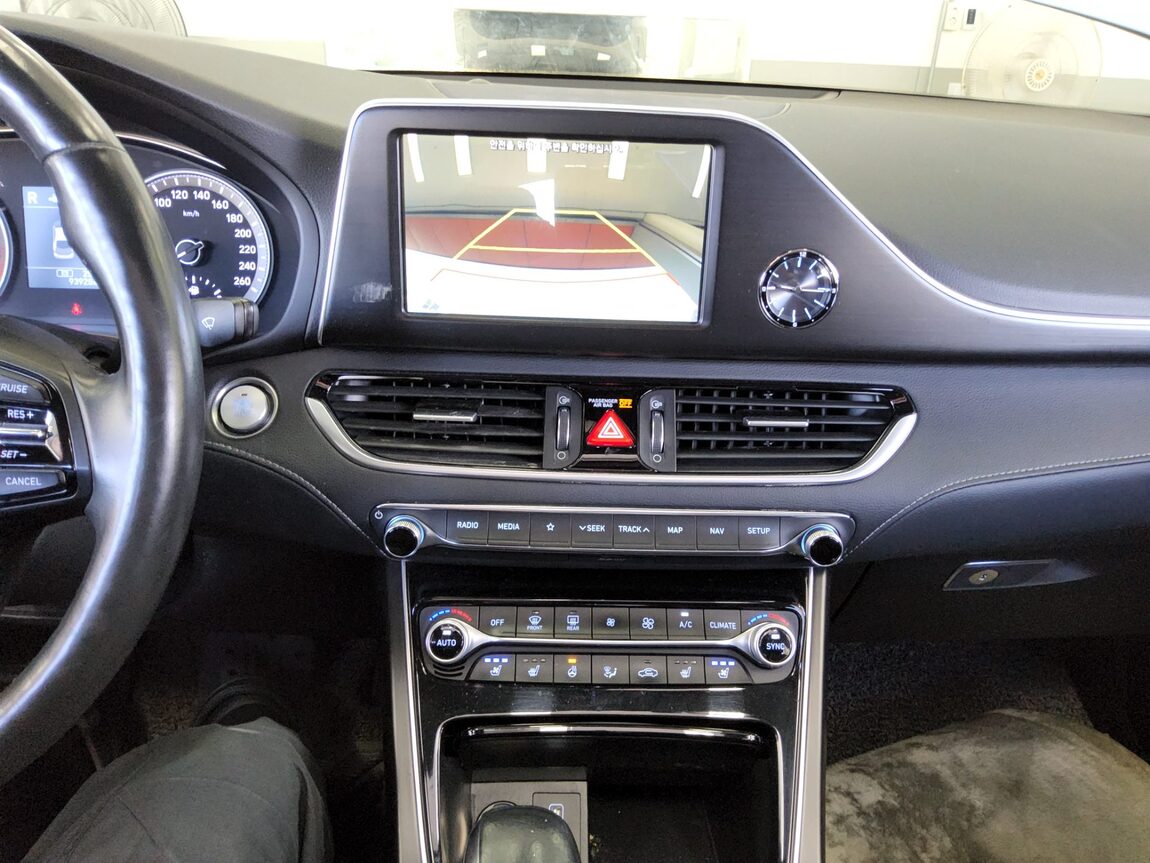 HYUNDAI GRANDEUR IG 2.4 GDi PREMIUM 2019 - zdjęcie 18
