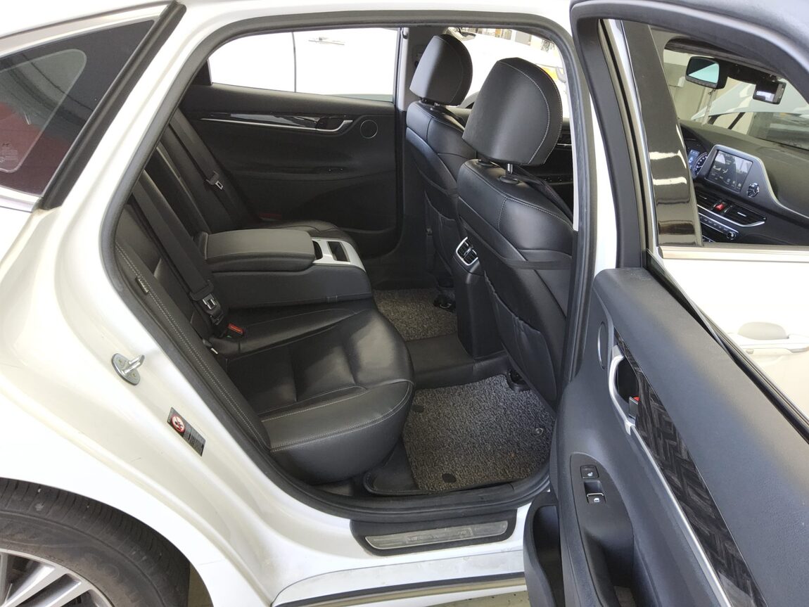 HYUNDAI GRANDEUR IG 2.4 GDi PREMIUM 2019 - zdjęcie 13