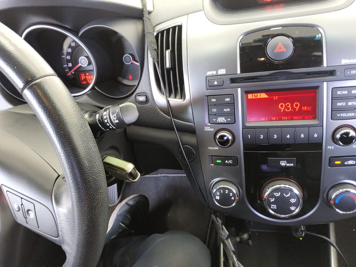 KIA FORTE 1.6 GDI LUXURY 2011 - zdjęcie 17
