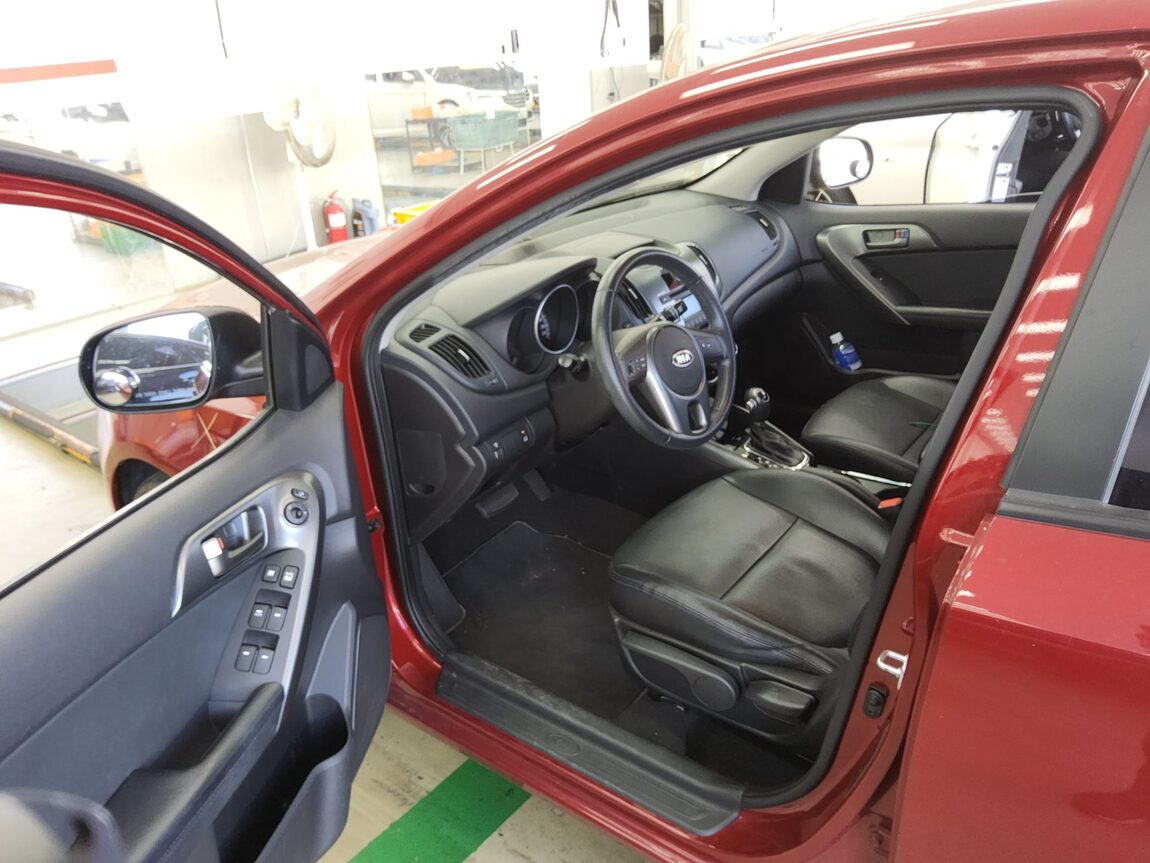 KIA FORTE 1.6 GDI LUXURY 2011 - zdjęcie 10