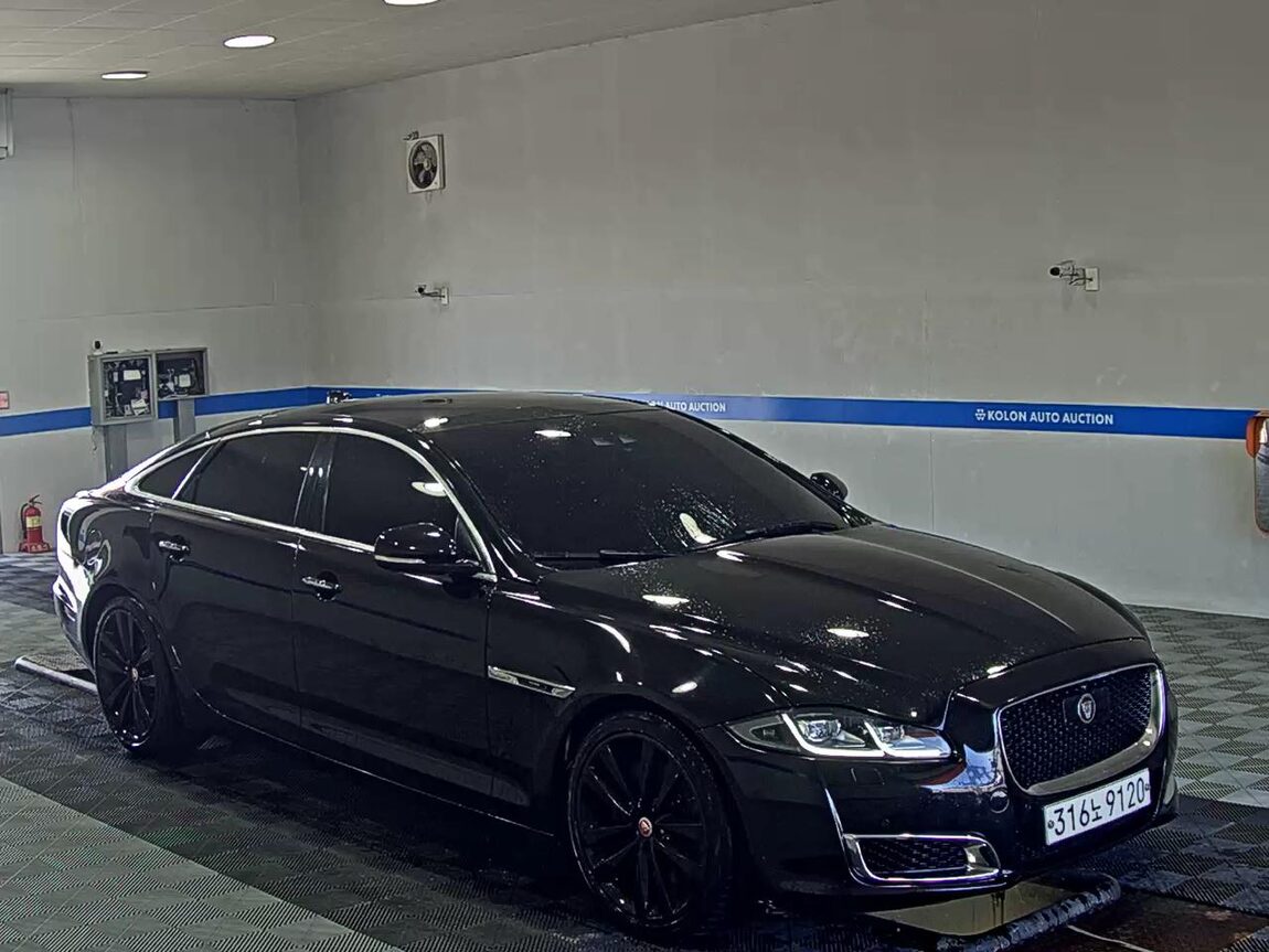 JAGUAR XJ (8TH GEN) 3.0D LWB 50TH ANNIVERSARY SPECIAL EDITION 2019 - zdjęcie 3